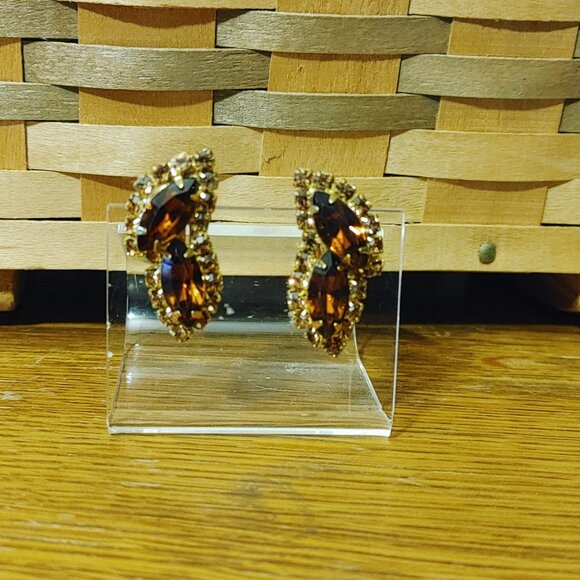Cognac Amber Rhinestones Gold Tone Clip On Earrings Vintage Small Crystal Accent - Picture 2 of 8